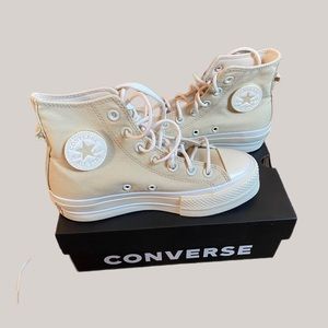 Never Been Worn!!😁 Converse Chuck Taylor All Star Lift Hi sneakers in oat!
